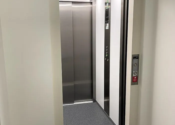 アパート Loft With Balcony And A Gorgeous Classic Ceiling *