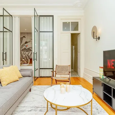 Daire Loft With Balcony And A Gorgeous Classic Ceiling Porto