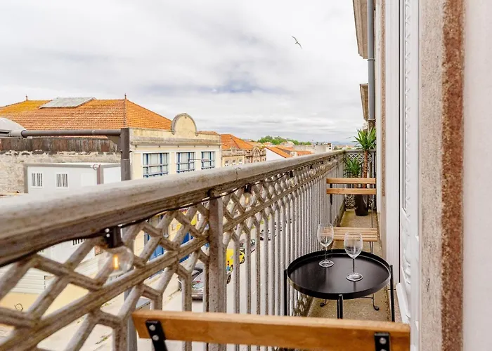 Daire Loft With Balcony And A Gorgeous Classic Ceiling Porto