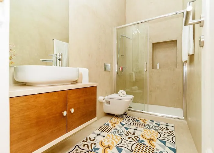 Loft With Balcony And A Gorgeous Classic Ceiling Daire