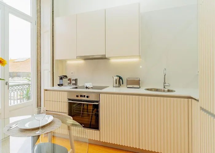 Daire Loft With Balcony And A Gorgeous Classic Ceiling