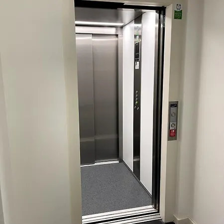 Apartamento Loft With Balcony And A Gorgeous Classic Ceiling *