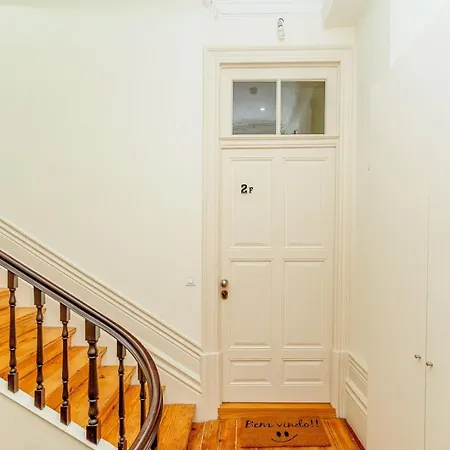 Loft With Balcony And A Gorgeous Classic Ceiling Apartment Porto