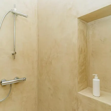 Apartamento Loft With Balcony And A Gorgeous Classic Ceiling Oporto