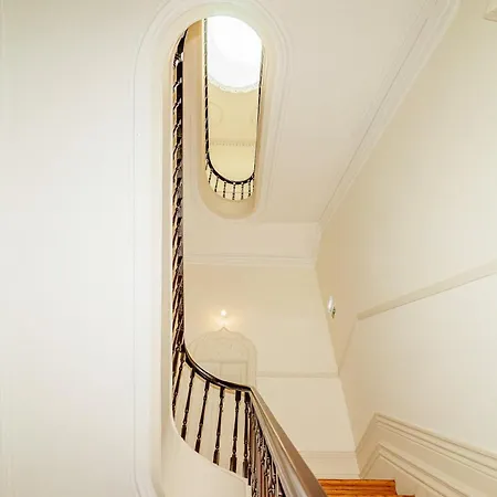 Loft With Balcony And A Gorgeous Classic Ceiling Apartment Porto