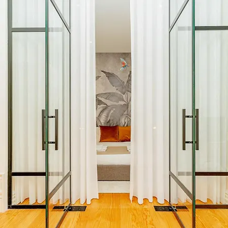 Loft With Balcony And A Gorgeous Classic Ceiling Oporto