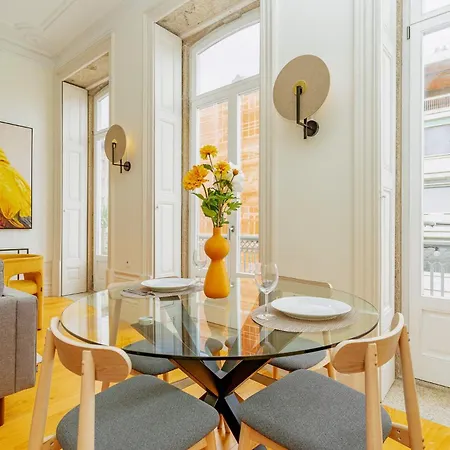 Loft With Balcony And A Gorgeous Classic Ceiling Appartement Oporto