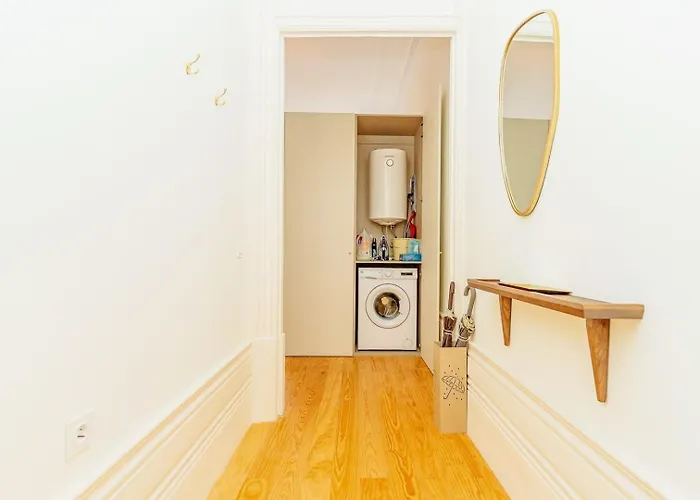 Lejlighed Loft With Balcony And A Gorgeous Classic Ceiling