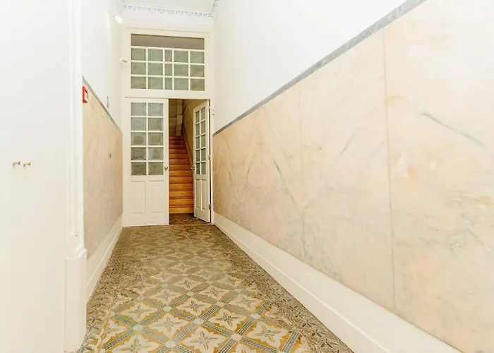 Loft With Balcony And A Gorgeous Classic Ceiling * Porto