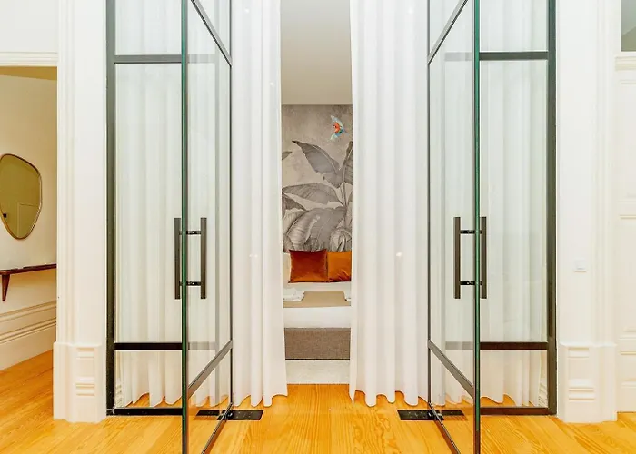 Loft With Balcony And A Gorgeous Classic Ceiling *