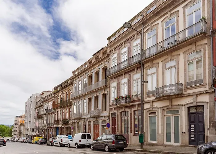 Loft With Balcony And A Gorgeous Classic Ceiling * Porto