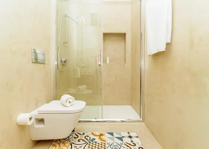 Loft With Balcony And A Gorgeous Classic Ceiling Lejlighed