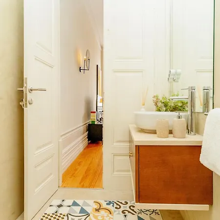 Loft With Balcony And A Gorgeous Classic Ceiling *