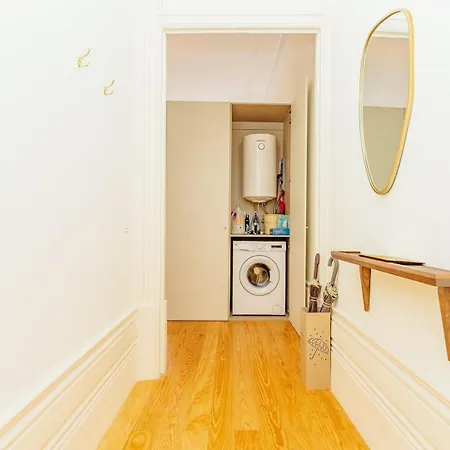 Апартаменты Loft With Balcony And A Gorgeous Classic Ceiling