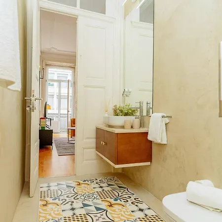 Loft With Balcony And A Gorgeous Classic Ceiling Daire *