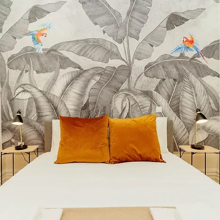 Loft With Balcony And A Gorgeous Classic Ceiling Daire Porto