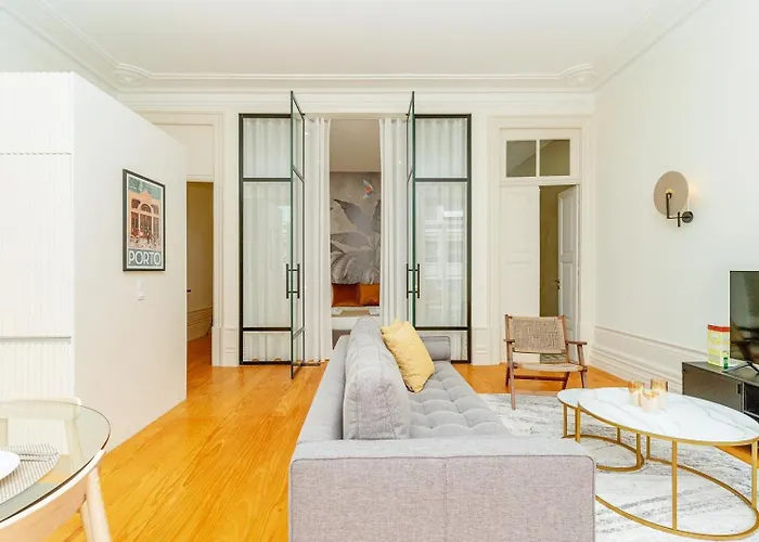 Loft With Balcony And A Gorgeous Classic Ceiling 公寓 *