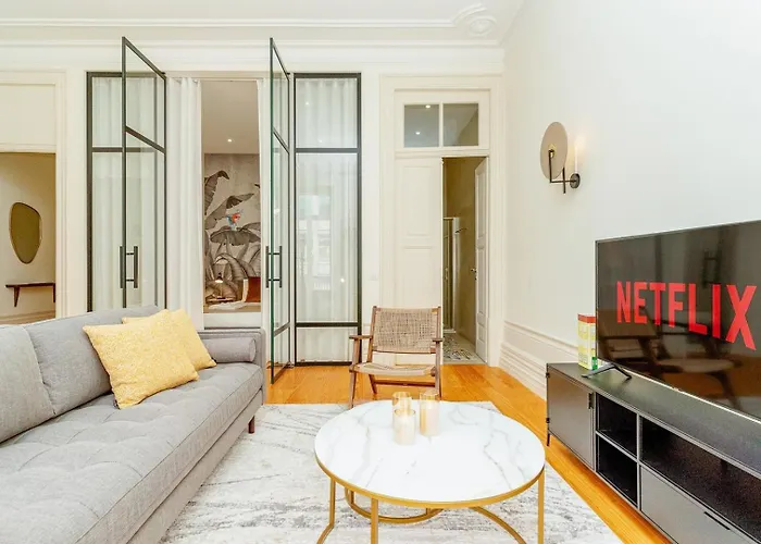 公寓 Loft With Balcony And A Gorgeous Classic Ceiling 波尔图