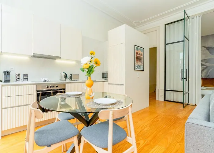 Loft With Balcony And A Gorgeous Classic Ceiling *