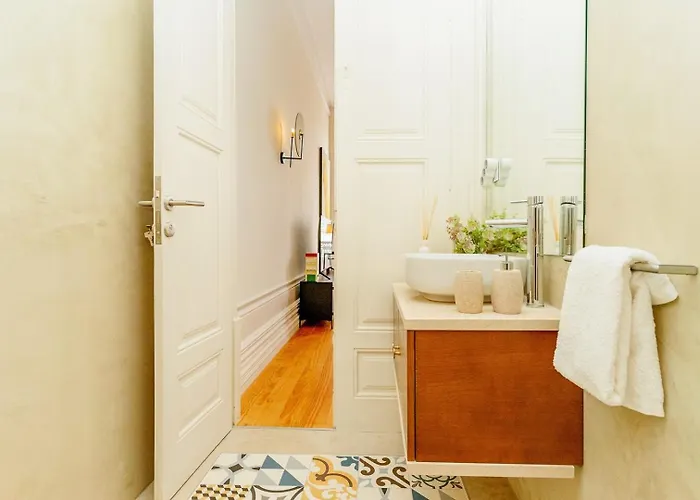 Loft With Balcony And A Gorgeous Classic Ceiling *