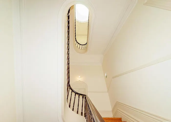 Loft With Balcony And A Gorgeous Classic Ceiling *