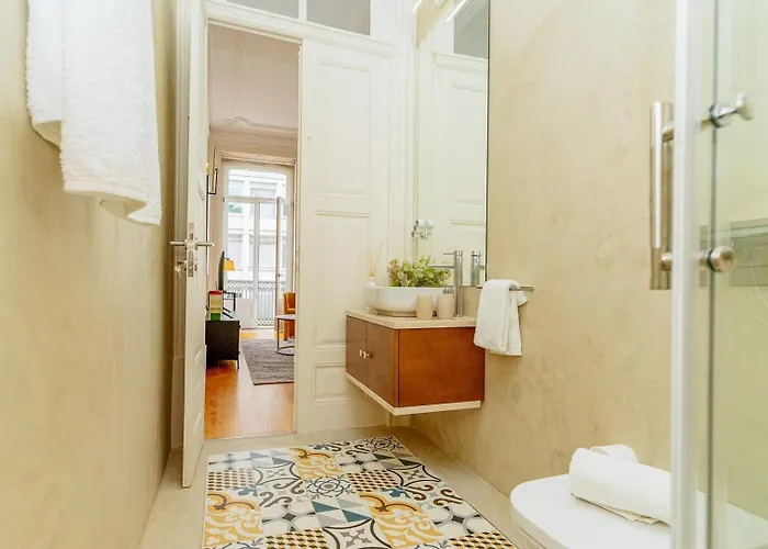 Loft With Balcony And A Gorgeous Classic Ceiling 公寓 *