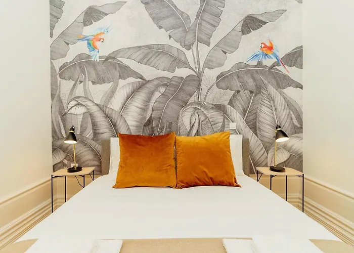 Loft With Balcony And A Gorgeous Classic Ceiling 公寓 波尔图