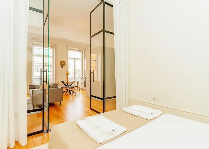 Loft With Balcony And A Gorgeous Classic Ceiling 波尔图